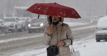 Снег, штормовой ветер и заморозки: сколько продержится похолодание в Украине