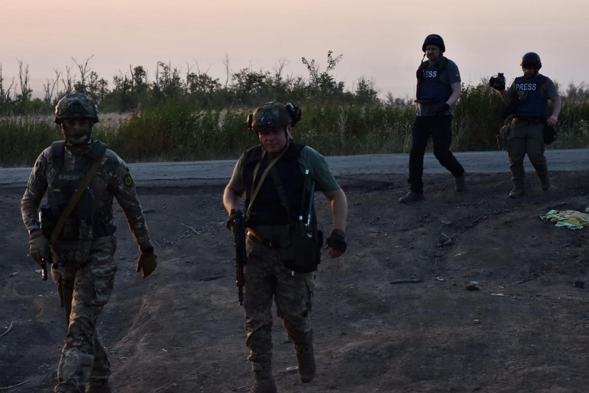 Росіяни обстріляли знімальну групу ТСН та 1+1 Марафон: оператора поранено