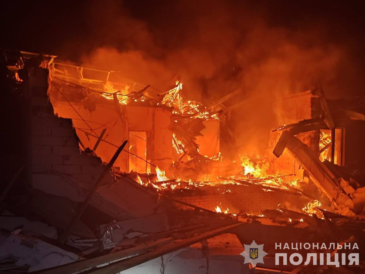 Наслідки удару дроном по приватному будинку в Сумах в ніч на 8 лютого 2025 року