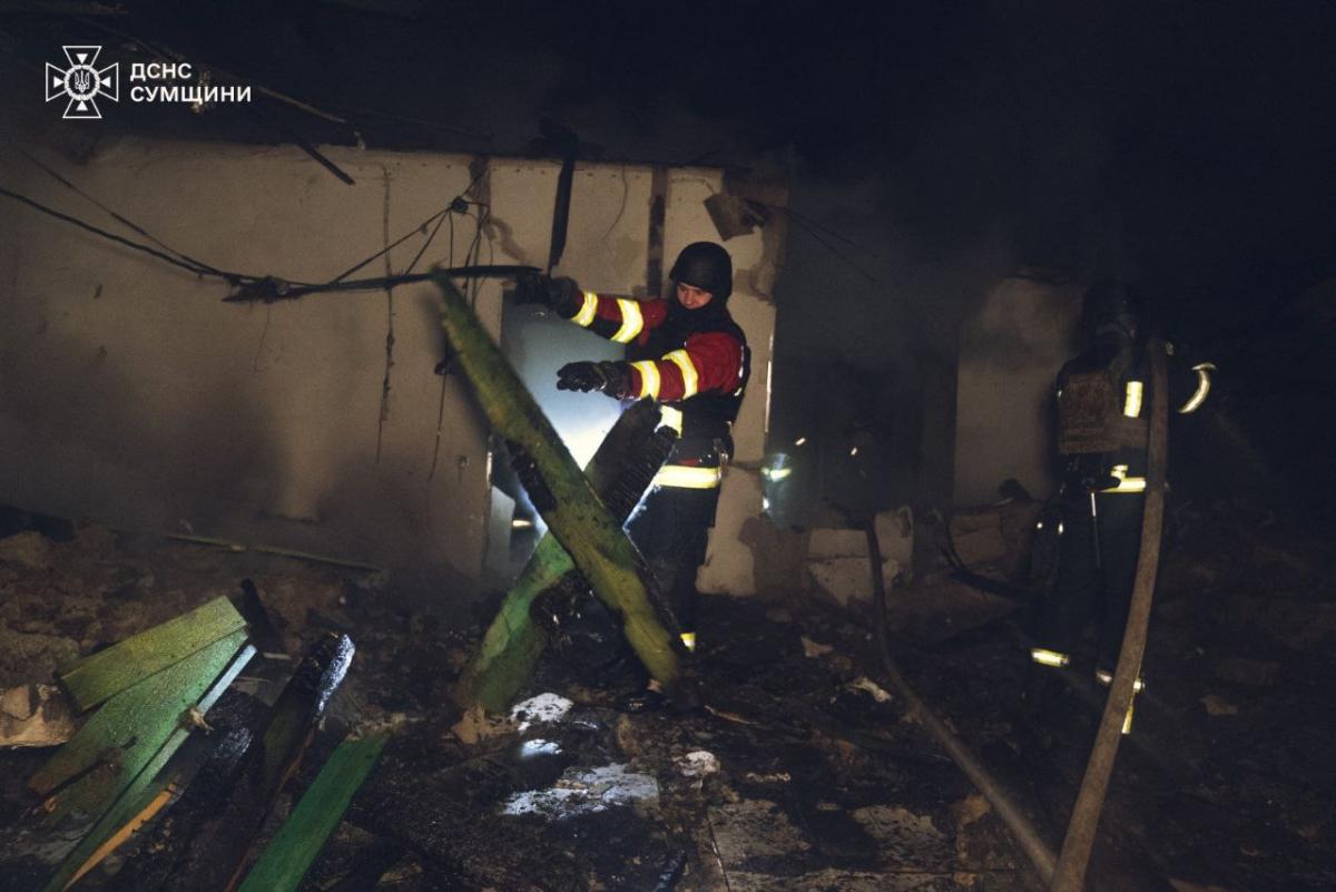 Наслідки удару дроном по приватному будинку в Сумах в ніч на 8 лютого 2025 року