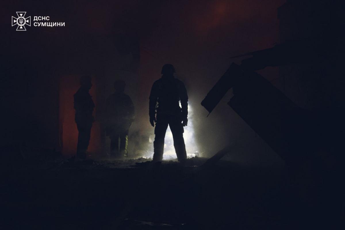 Наслідки удару дроном по приватному будинку в Сумах в ніч на 8 лютого 2025 року