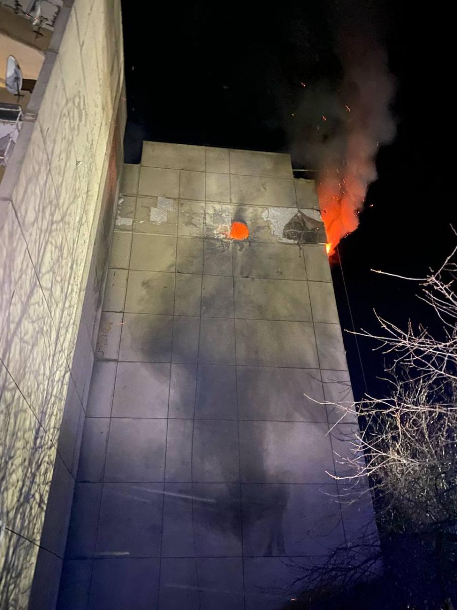 У Кіровоградській області дрон РФ влучив у багатоповерхівку