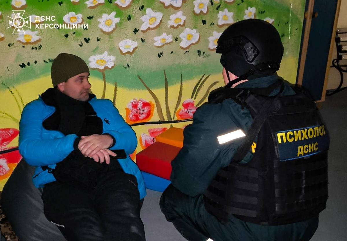 РФ вдарила авіабомбою по 10-поверхівці в Херсоні в ніч на 20 лютого 2025 РФ вдарила авіабомбою по 10-поверхівці в Херсоні в ніч на 20 лютого 2025