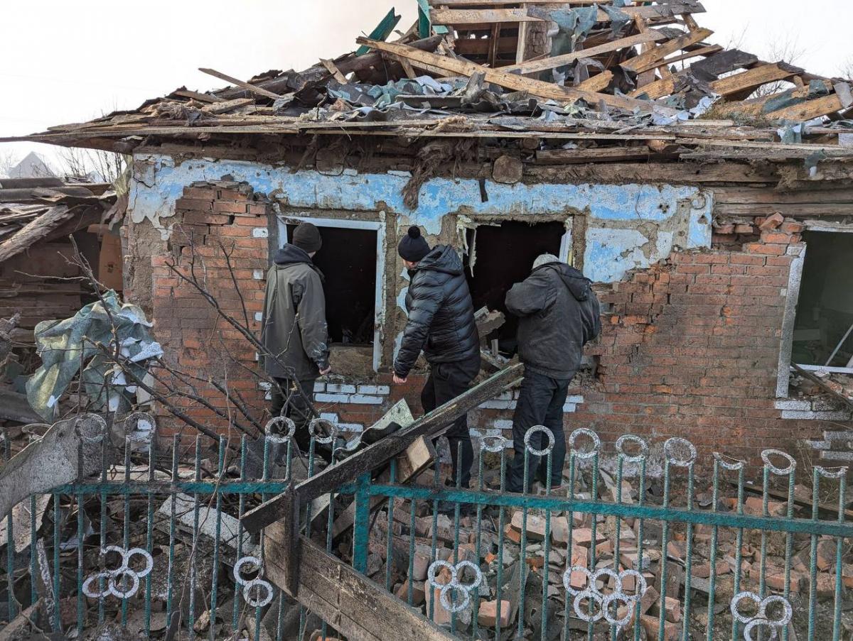 Наслідки удару РФ по селищу Золочеве на Харківщині в ніч на 22 лютого 2025