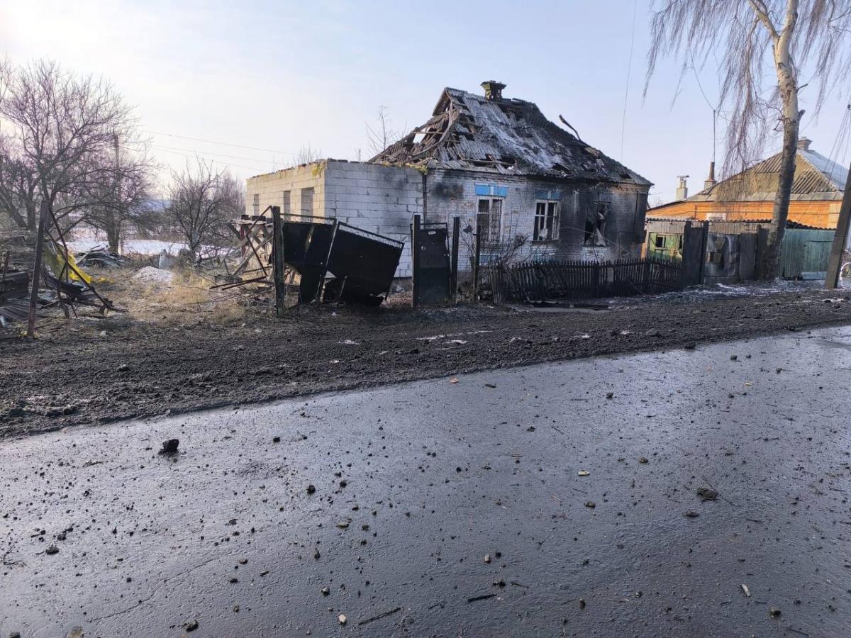 Наслідки удару РФ по селищу Золочеве на Харківщині в ніч на 22 лютого 2025