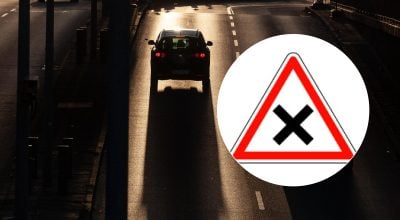 Що означає дорожній знак хрестик у трикутнику: загадка для багатьох водіїв Що означає дорожній знак хрестик у трикутнику: загадка для багатьох водіїв