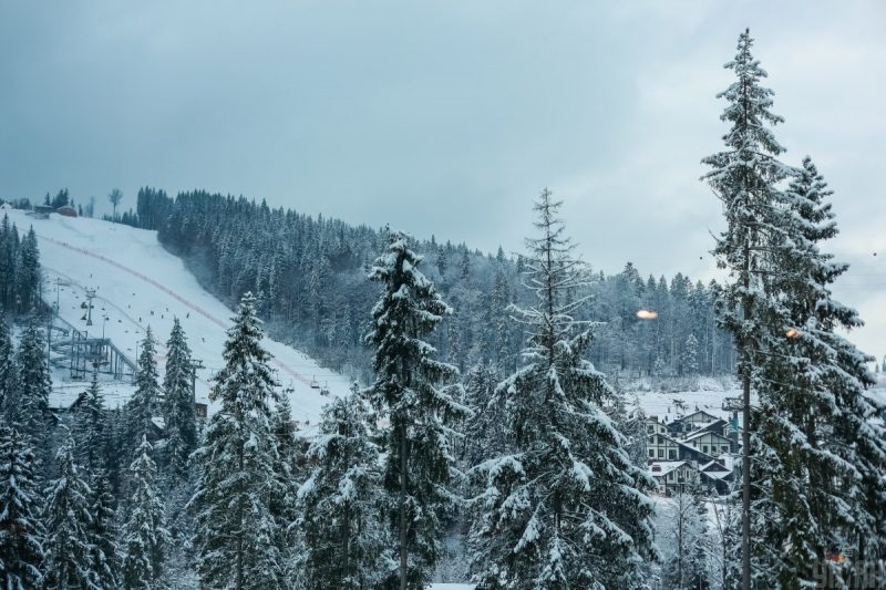 Штормові пориви вітру і морози: українців попередили про небезпечну погоду