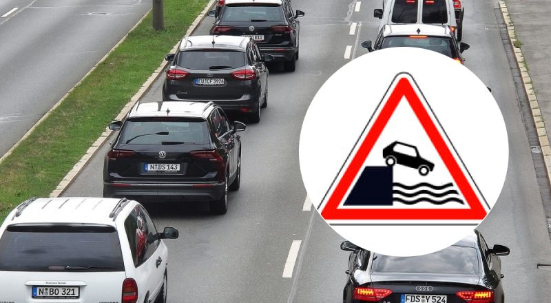 Заплутує багатьох водіїв: що означає дорожній знак з авто над прірвою