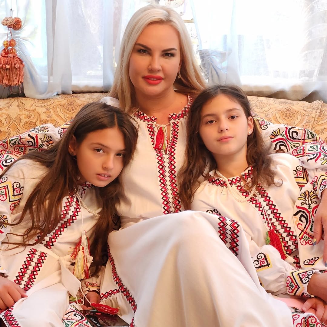 Камалия с дочерями Камалия с дочерями