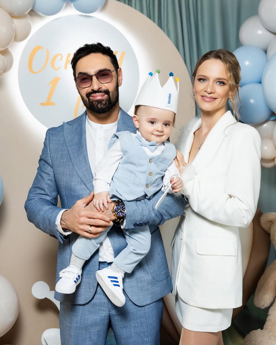 Віталій Козловський та Юлія Бакуменко з сином