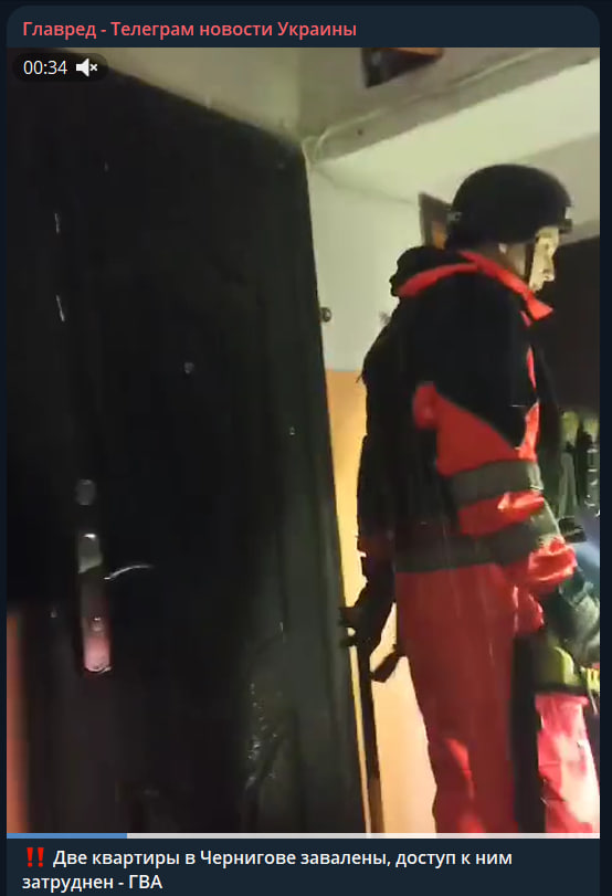 У Чернігові - пожежа: 'Шахеди' вдарили по п'ятиповерхівці та приватних будинках У Чернігові - пожежа: 'Шахеди' вдарили по п'ятиповерхівці та приватних будинках