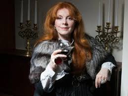 Клара Новікова мовчить про війну в Україні Клара Новікова мовчить про війну в Україні