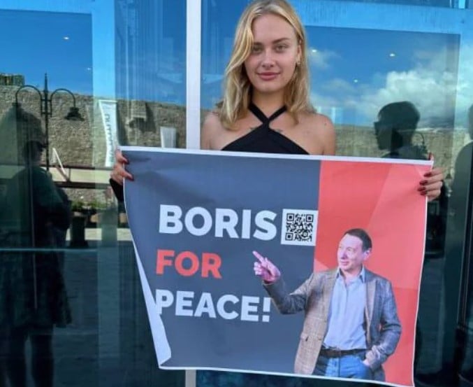 Модель брала участь у міжнародній акції "Boris for Peace!" Модель брала участь у міжнародній акції "Boris for Peace!"