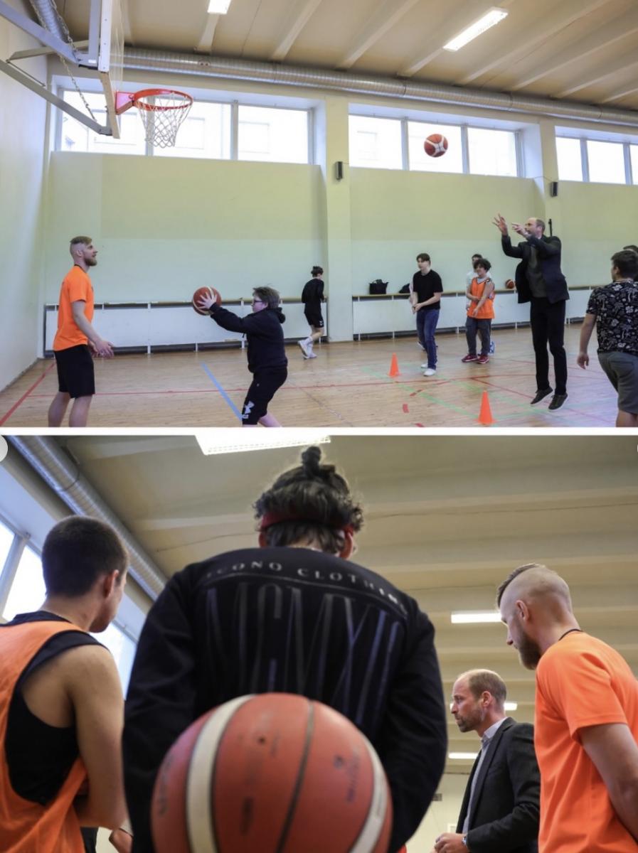 Принц Уильям с украинскими детьми  Принц Уильям с украинскими детьми