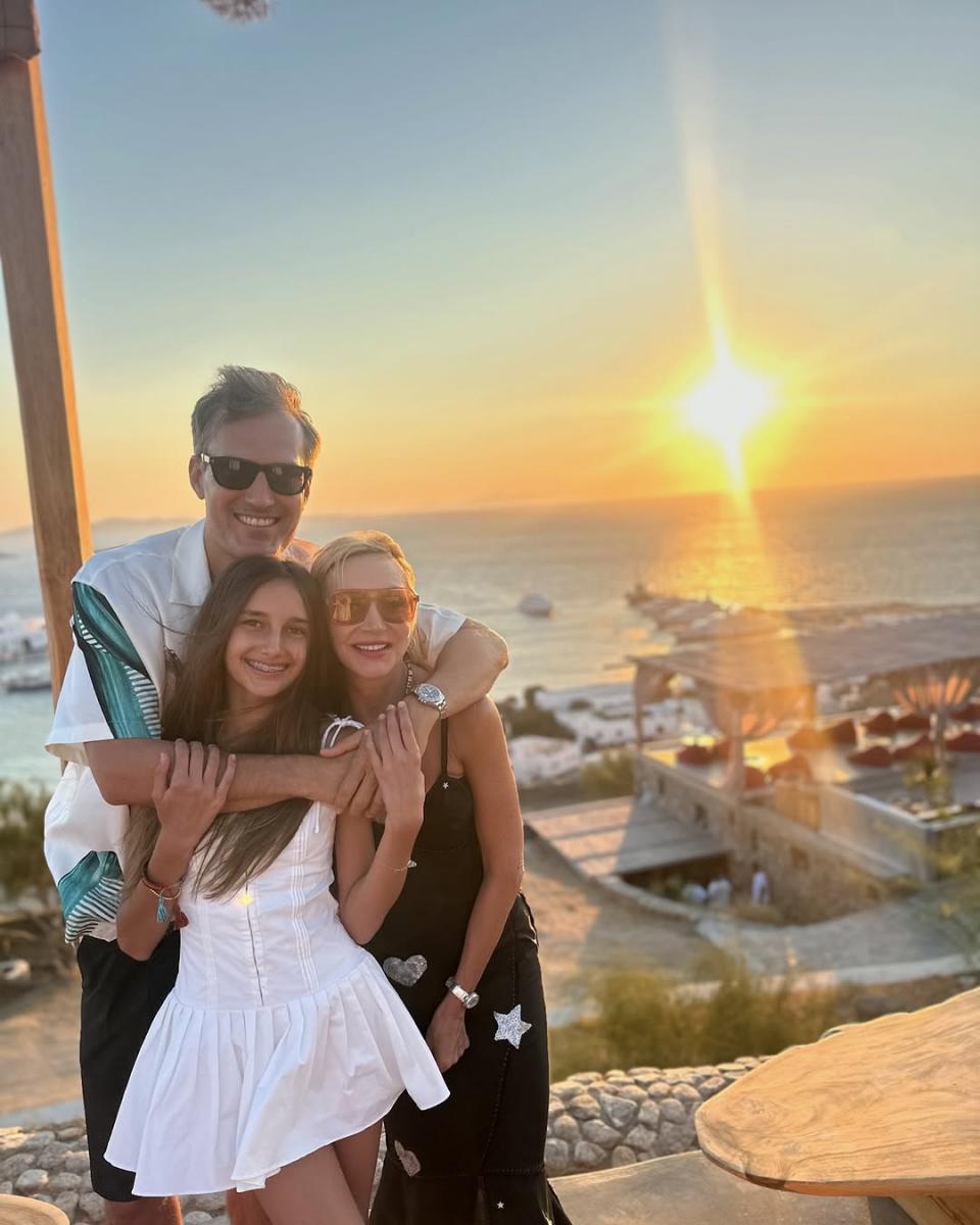 Крістіна Орбакайте з донькою та чоловіком Крістіна Орбакайте з донькою та чоловіком