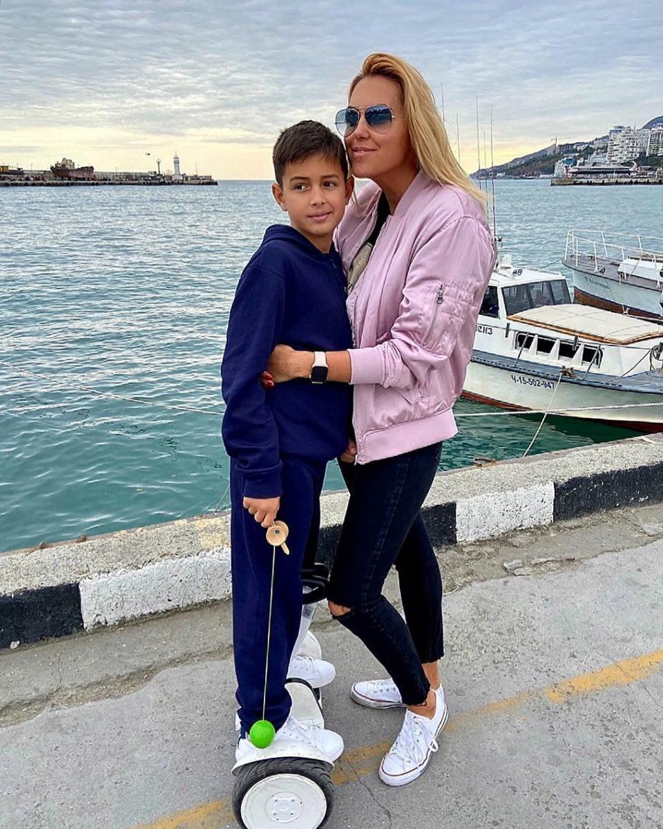 Клочкова із сином у Криму Клочкова із сином у Криму