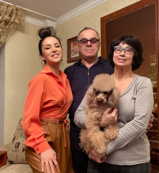 Злата Огневич с родителями Злата Огневич с родителями