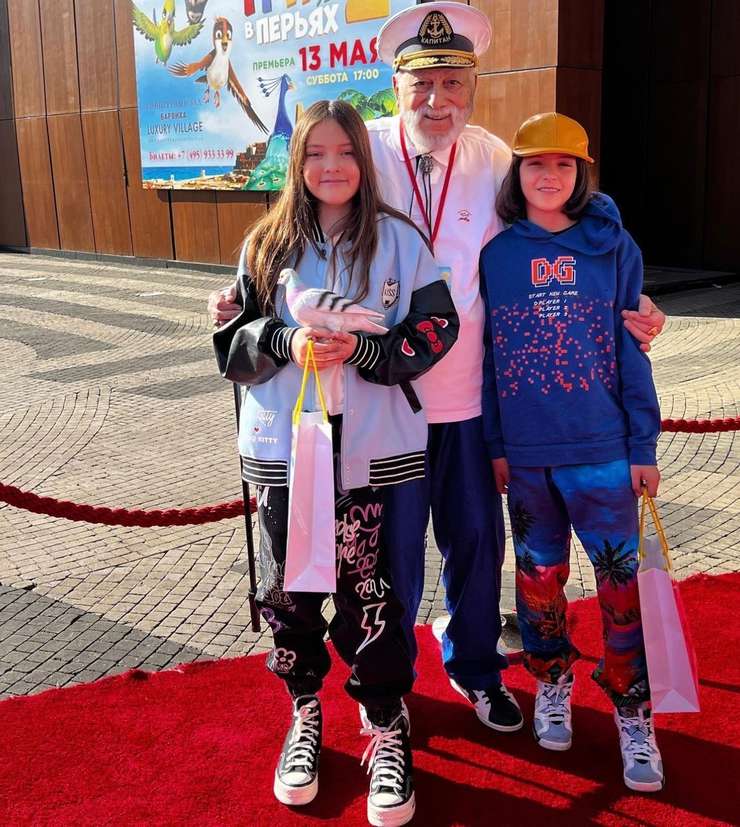 Діти Кіркорова з дідом-путіністом 