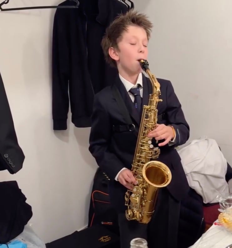 Сын Меладзе и Джанабаевой вышел на сцену 