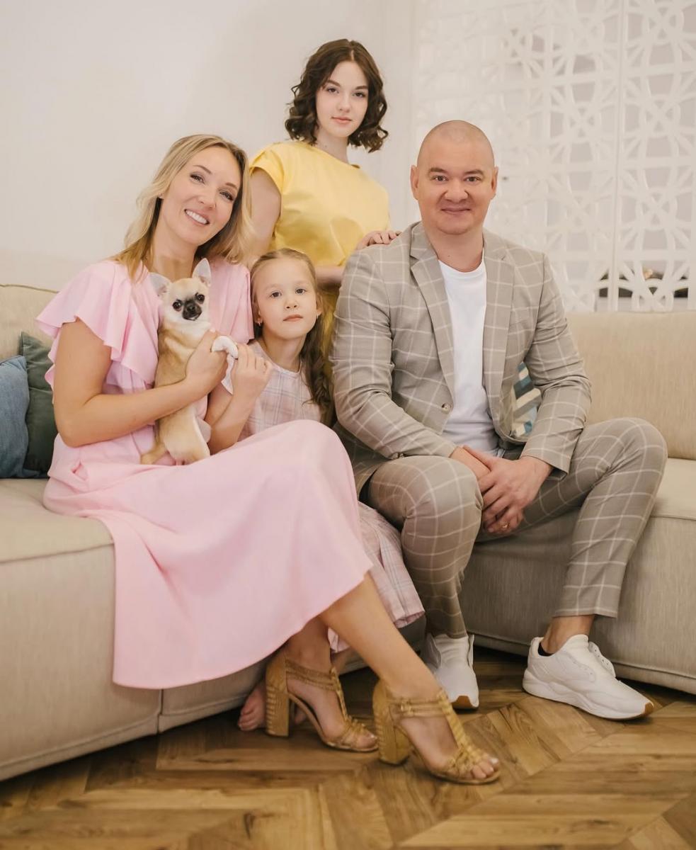 Евгений Кошевой с женой и дочерями Евгений Кошевой с женой и дочерями