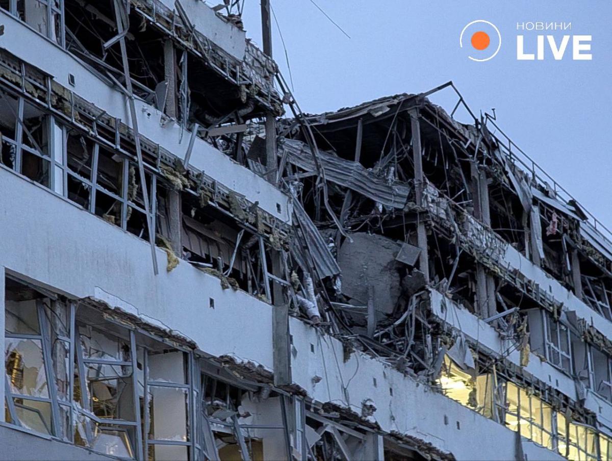 РФ атакувала Київ балістичними ракетами: у трьох районах пожежі, подробиці