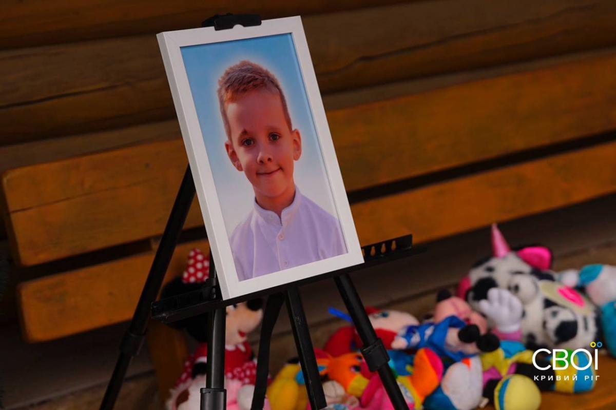 Похорони вбитих ракетою дітей у Кривому Розі 7 квітня