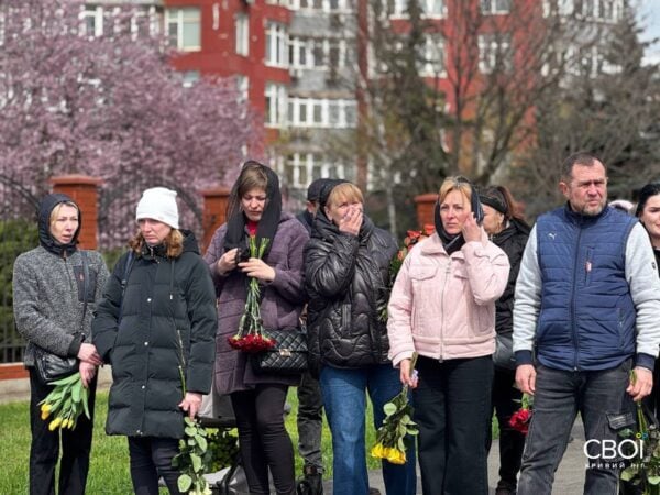 Похорони вбитих ракетою дітей у Кривому Розі 7 квітня