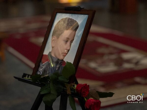 Похорони вбитих ракетою дітей у Кривому Розі 7 квітня