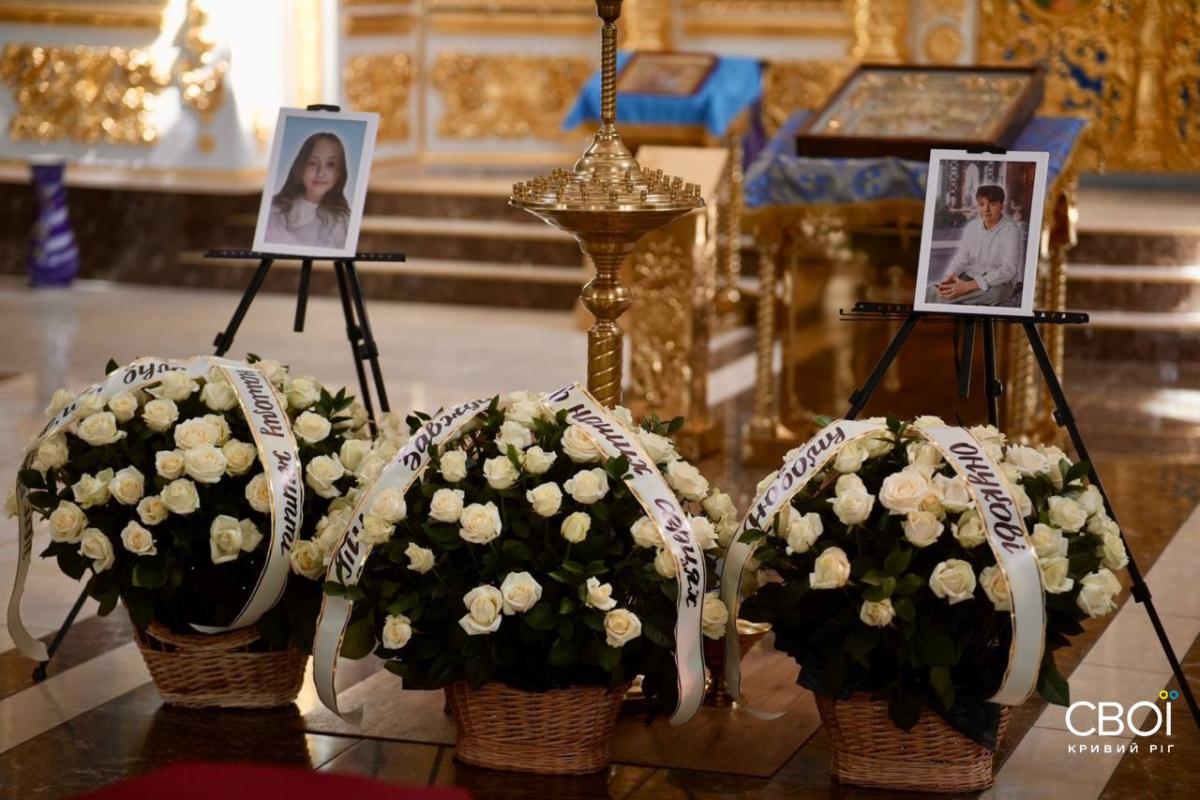 Похорони вбитих ракетою дітей у Кривому Розі 7 квітня