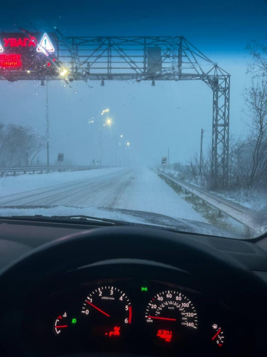 Південь України завалило снігом