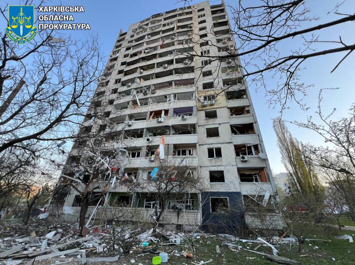 Наслідки ракетного удару РФ по Харкову 18 квітня Наслідки ракетного удару РФ по Харкову 18 квітня