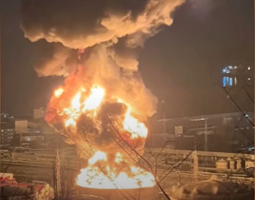 Украина должна перебить российские НПЗ и нефтепроводы, чтобы лишить РФ возможности продавать нефть, считает Загородний