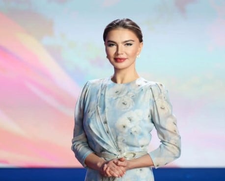 Аліна Кабаєва з обручкою Аліна Кабаєва з обручкою