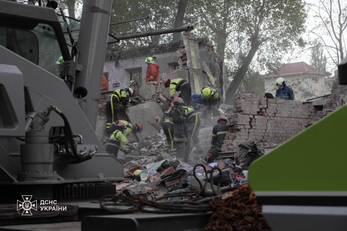 Наслідки російського ракетного удару по Києву 24 квітня 2025 року