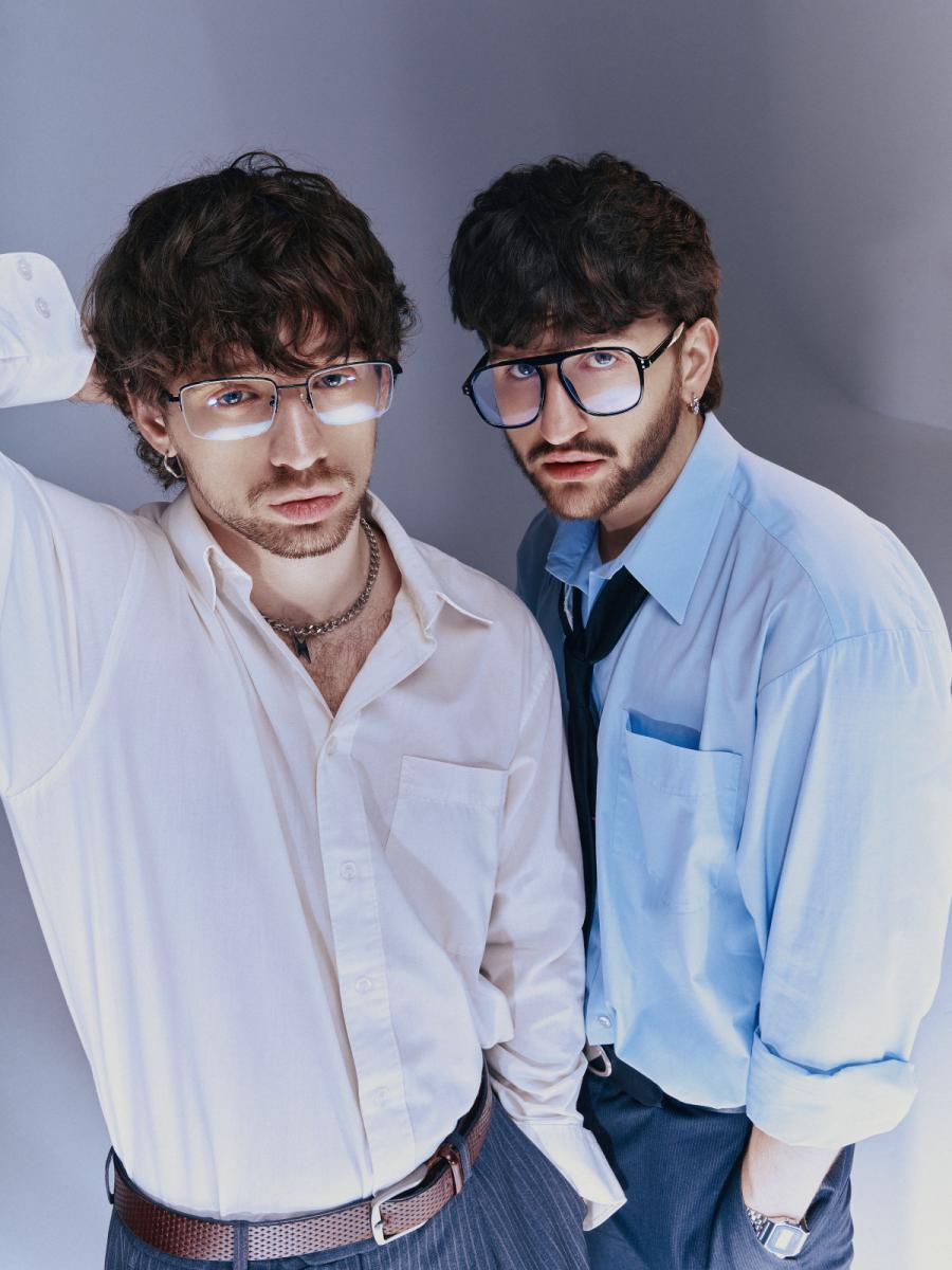 MOLODI: 'Можно петь о любви, но нельзя делать вид, что все в порядке'