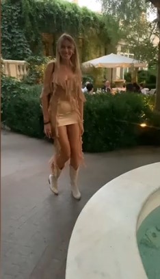 Леся Никитюк в ресторане