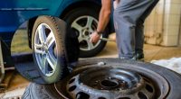 Водіїв закликали періодично міняти місцями шини на авто: яка причина