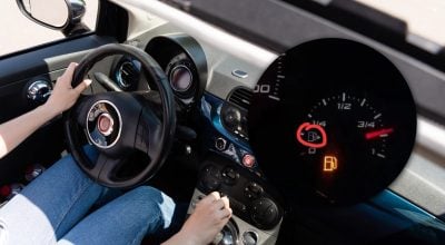 Виконує дві функції: водіям розповіли про 'зручний символ' на панелі авто Виконує дві функції: водіям розповіли про 'зручний символ' на панелі авто