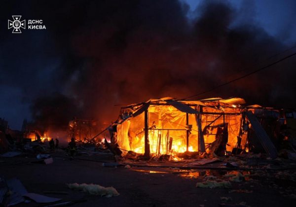 РФ атакувала Київ балістичними ракетами: у трьох районах пожежі, подробиці