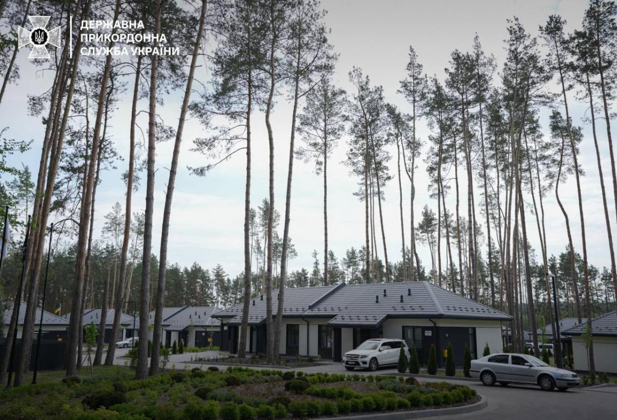 Сергій Дейнеко вручив ключі від нових квартир героям-прикордонникам