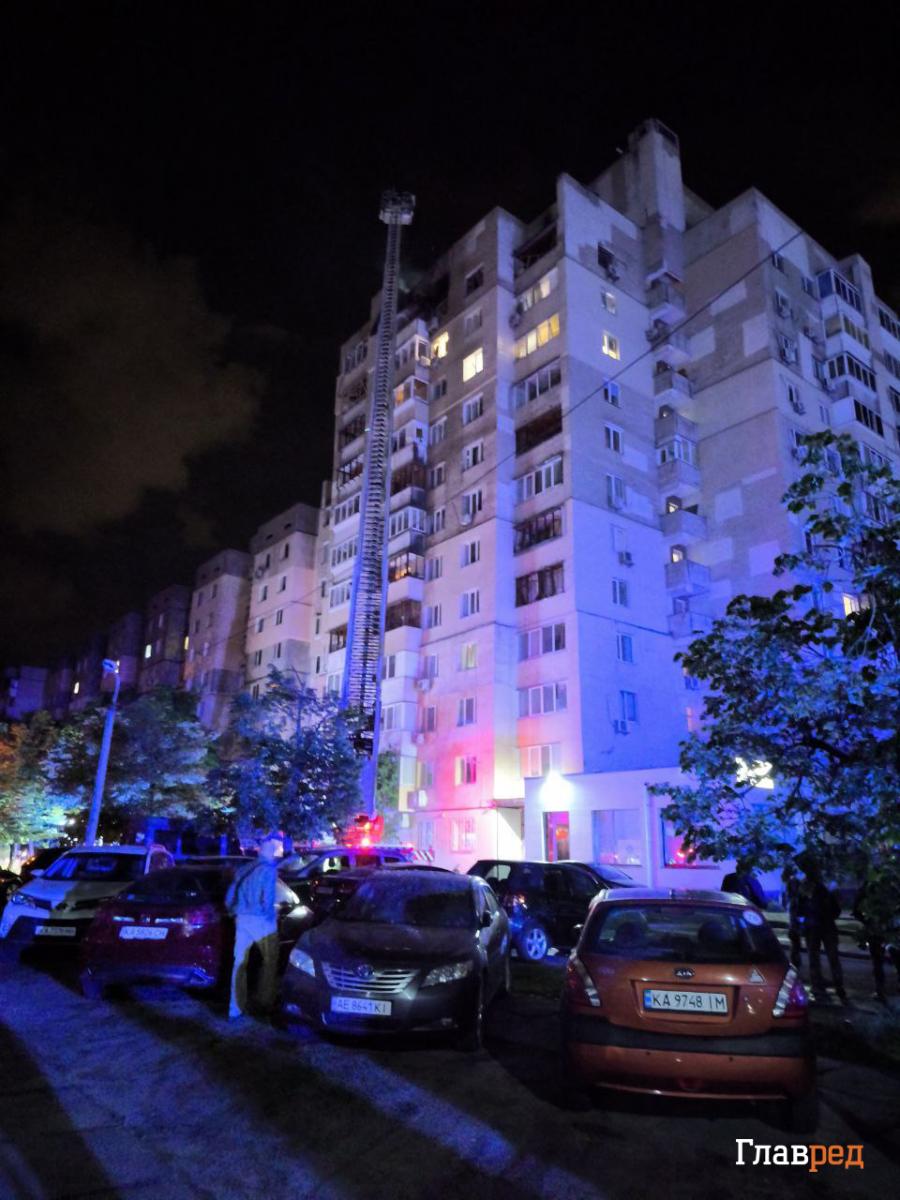 Обстріл Києва 4 травня: який зараз вигляд має місце падіння дронів на Оболоні Обстріл Києва 4 травня: який зараз вигляд має місце падіння дронів на Оболоні