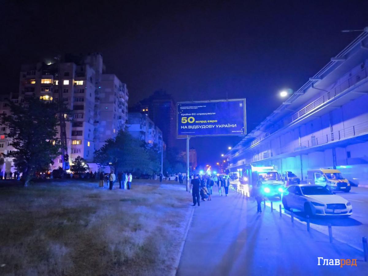 Обстріл Києва 4 травня: який зараз вигляд має місце падіння дронів на Оболоні Обстріл Києва 4 травня: який зараз вигляд має місце падіння дронів на Оболоні