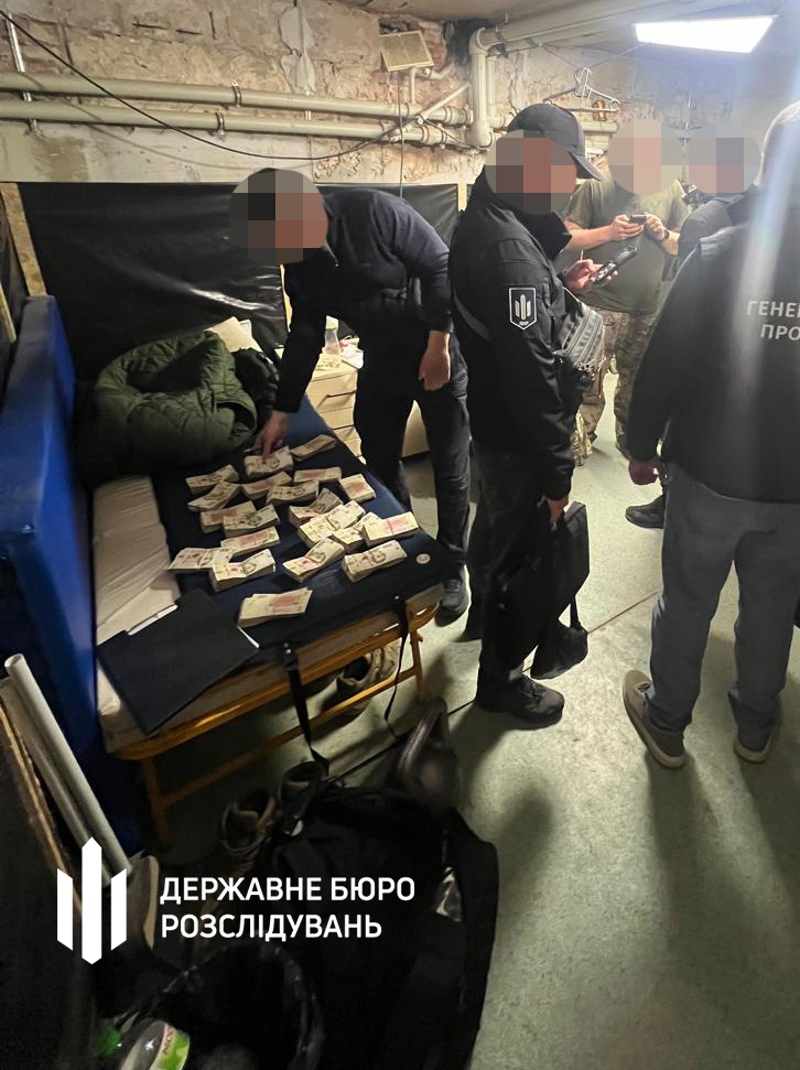 Затримання комбата на Донеччині, який вимагав відкати з підлеглих