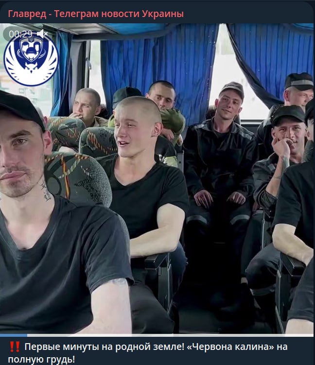 'Молився Богу, щоб побути з рідними': щемливі кадри із звільненими воїнами 'Молився Богу, щоб побути з рідними': щемливі кадри із звільненими воїнами
