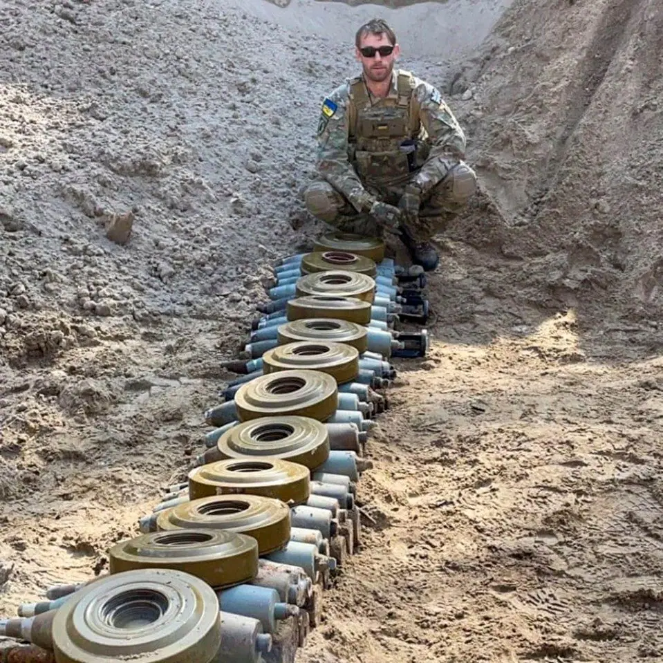 Кріс Гарретт займався розмінуванням Кріс Гарретт займався розмінуванням