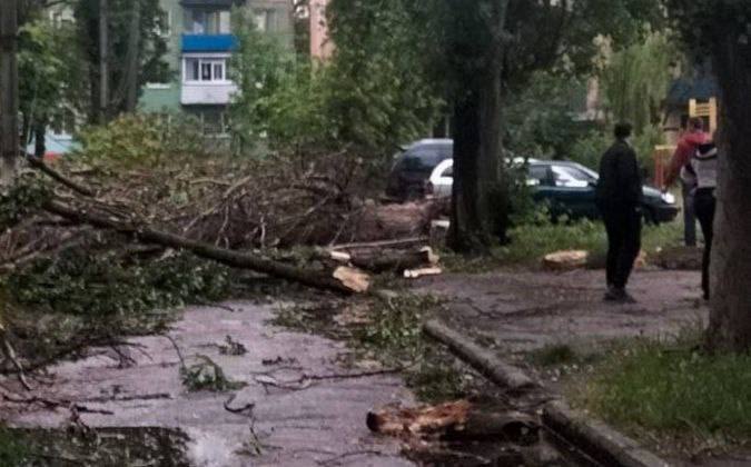 Наслідки негоди в Павлограді 9 травня  Наслідки негоди в Павлограді 9 травня