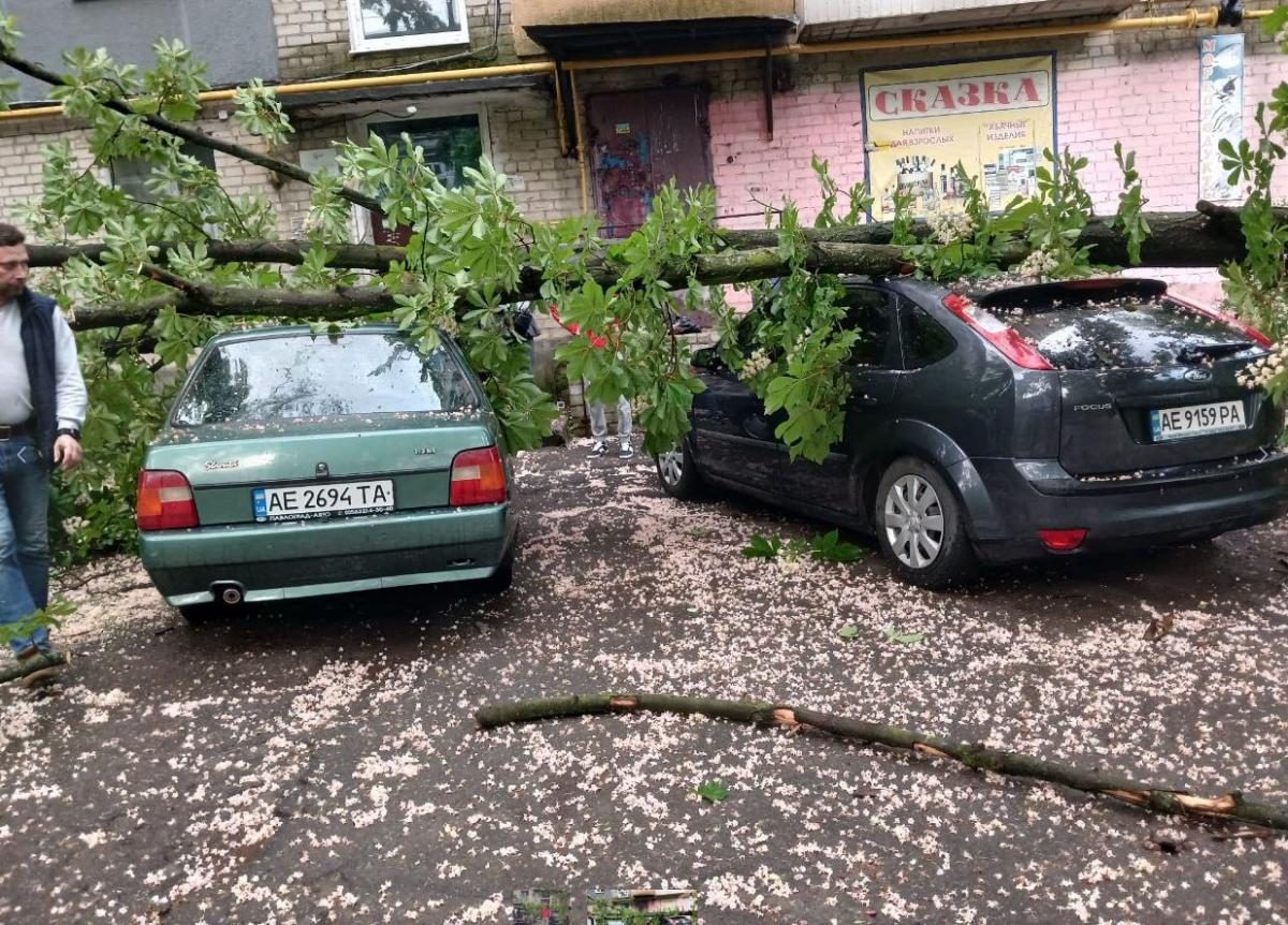 Наслідки негоди в Павлограді 9 травня  Наслідки негоди в Павлограді 9 травня