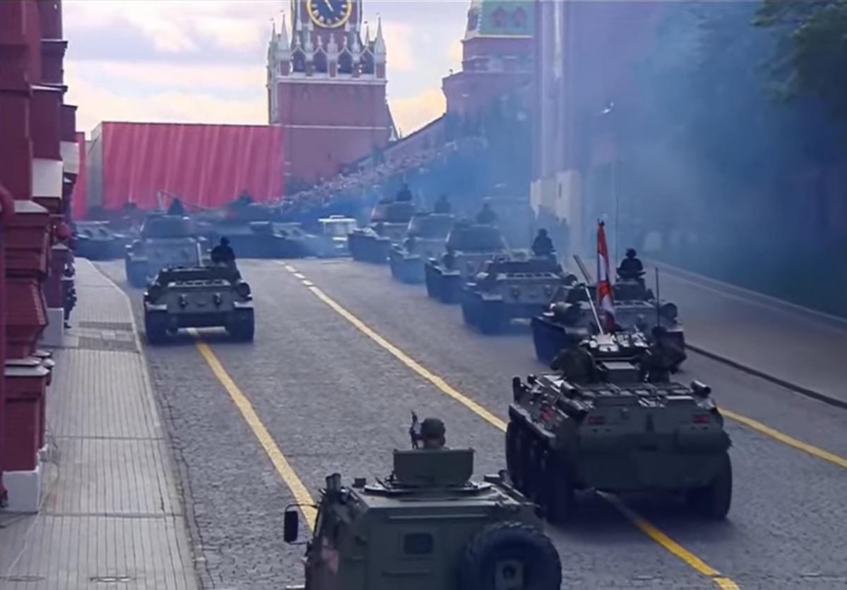 В батальоне должна быть танковая рота, а это 11 танков, но у России дефицит и всего 3-4 танка на батальон, отметил Коваленко