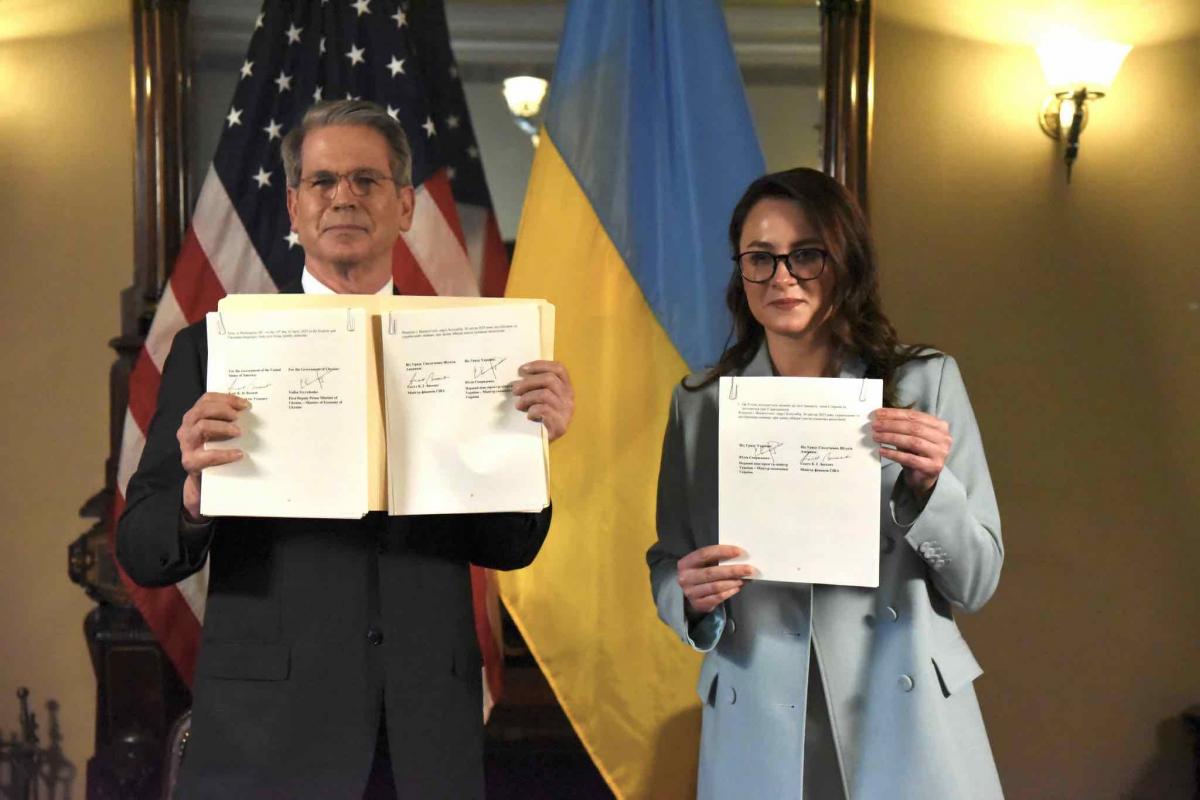 Угода про надра дозволяє США отримувати доходи від українських корисних копалин хоч сто років, зазначив економіст Угода про надра дозволяє США отримувати доходи від українських корисних копалин хоч сто років, зазначив економіст