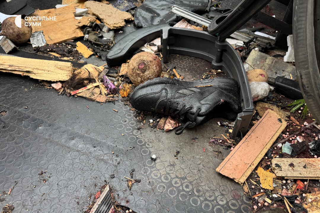 РФ вдарила по рейсовому автобусу біля Білопілля на Сумщині РФ вдарила по рейсовому автобусу біля Білопілля на Сумщині